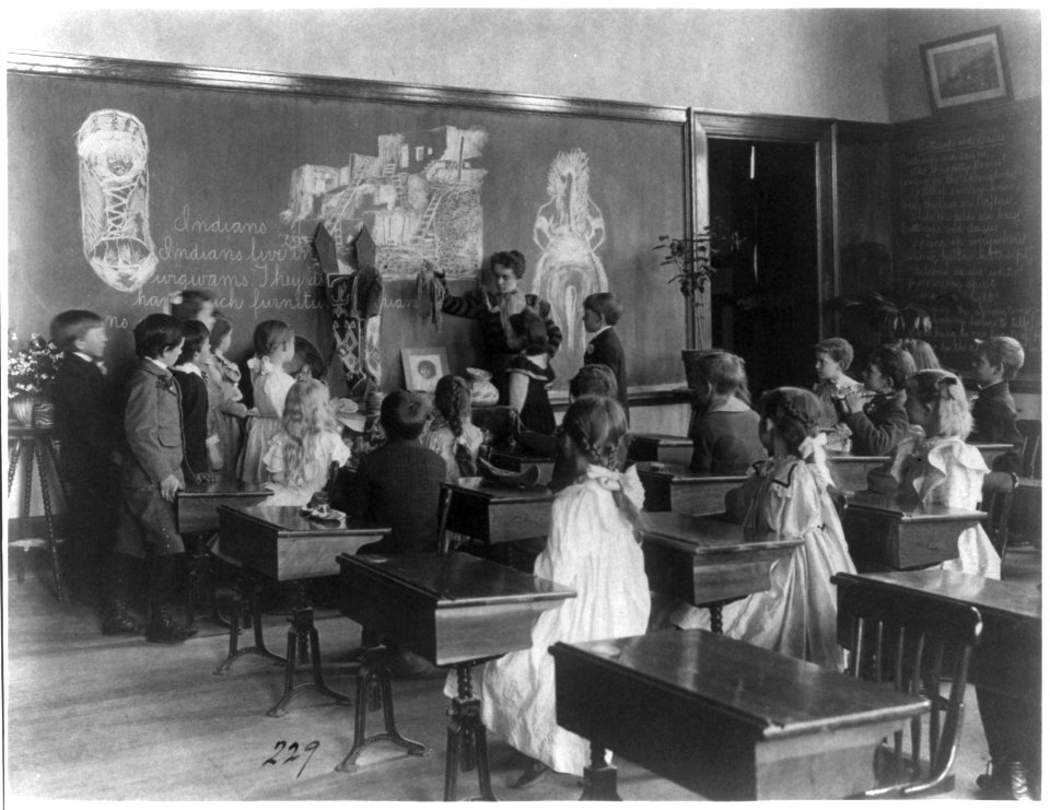 Elementary school class on American Indian culture, Washington, D.C. LCCN2001703666