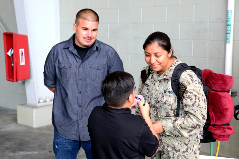 Electronic Attack Squadron 138 homecoming from 7th Fleet deployment 160929-N-DC740-029