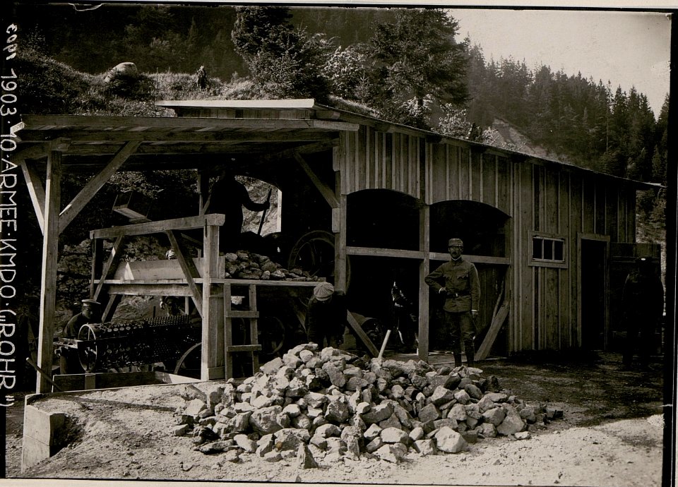 Elektro angetriebene Schottermaschine in Flitsch. (BildID 15737003)