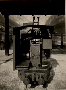 Elektrische Lokomotive am Brether Stollen neue Type der Oesterr. Siemens Schukert Werke. Aufgenommen am 17. Mai 1916. (BildID 15475776)