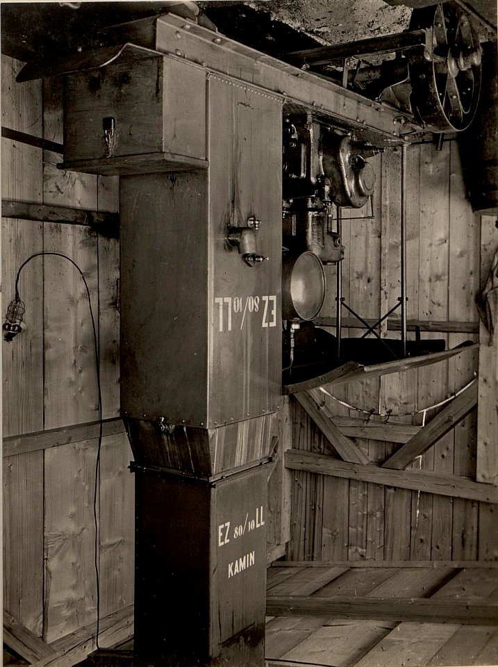 Elektrozug 80-10 LL zur Beleuchtung des Barackenlagers an der NEBRIA. Aufgenommen am 22. Mai 1916. (BildID 15475923)