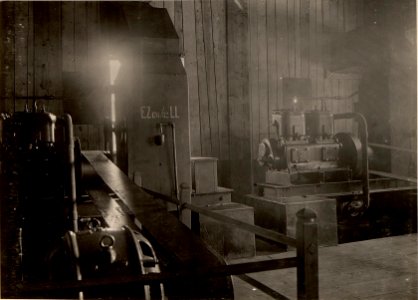 Elektrowerk in Kronau. 2 Stück 32 P.S.Apparate für Lichtbetrieb. Aufgenommen am 25. Mai 1916. (BildID 15475846)