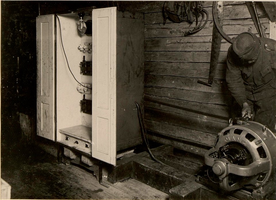 Elektrozug 79-10 LL für die Barackenanlagen des k.u.k. Feldjäger Bataillons Nro. 20 auf GOLUBAR PLANINA. aufgenommen, am 28. Juni 1916. (BildID 15476931)