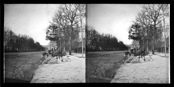 Element decoratiu al passeig paral·lel al carrer Wellington proper al Parc de la Ciutadella