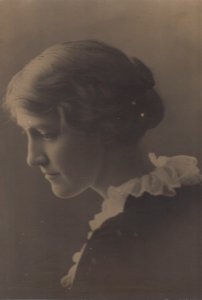 Elena Errázuriz M. (1892-1959)