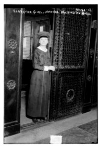 Elevator girl, Martha Washington Hotel LCCN2014704371