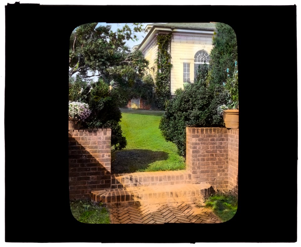 George Warrington Curtis house, Southampton, New York. Pathway to house LCCN2008675637