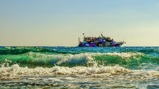 Foam motion cruise boat