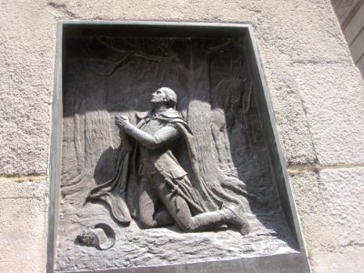 George Washington in prayer at Federal Hall in New York City IMG 1694
