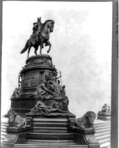 George Washington, monument in Fairmount Park, Philadelphia - full, on horseback LCCN2005677902