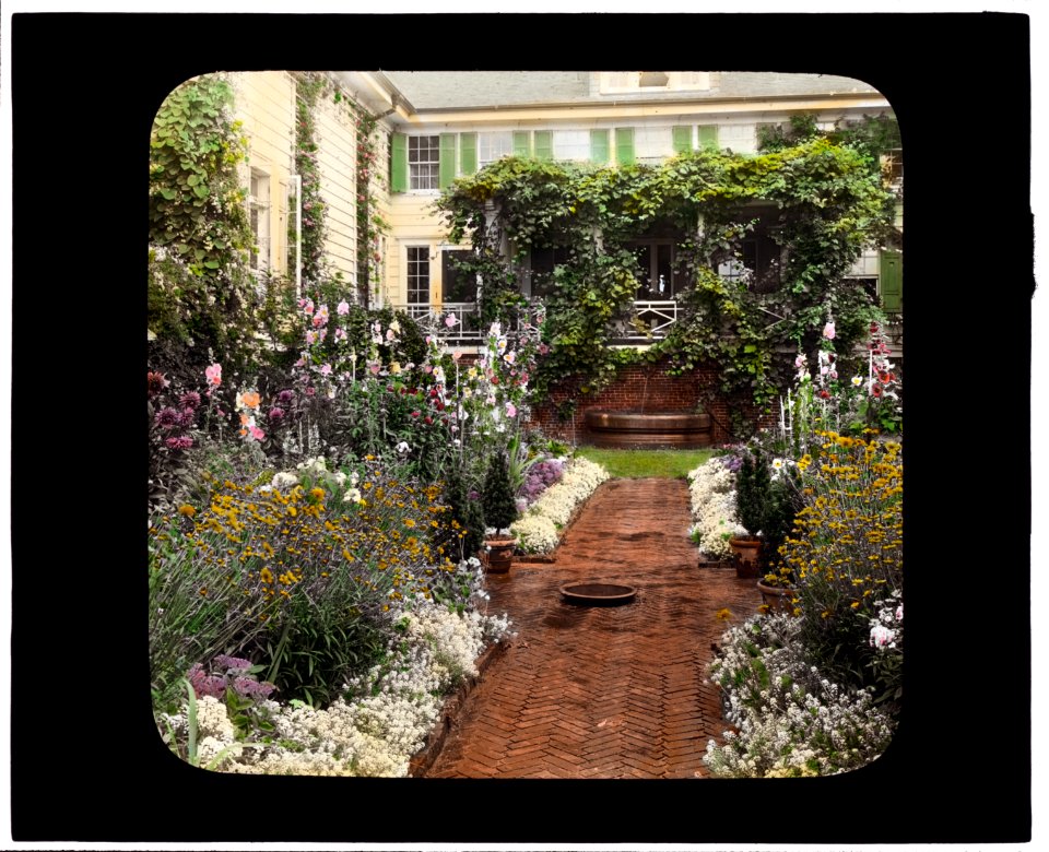 George Warrington Curtis house, Southampton, New York. Pathway LCCN2008675649
