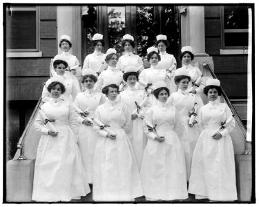 GEORGETOWN UNIVERSITY HOSPITAL. GRADUATING NURSES LCCN2016861589
