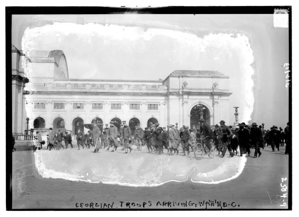 Georgian troops arriving - Wash., D.C. LCCN2014691480