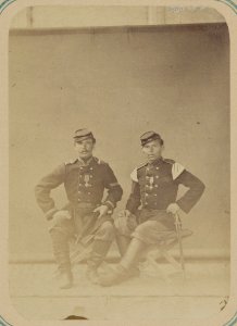 Georgievskie kavalery imieiushchie znaki otlichiia voennago ordena. Za dielo pri Chopan-atinskikh vysotakh 1-go Maia 1868 g. I-i Turk. Art. Br. feierv Guzenko i gorn. Mikhailov LCCN2007678494