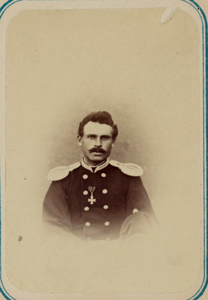 Georgievskie kavalery imieiushchie znaki otlichiia voennago ordena. Za vziatie gor. Khodzhenda 24-go Maia 1866 g. Praporshch. F. A. Perekrestov LCCN2007678426
