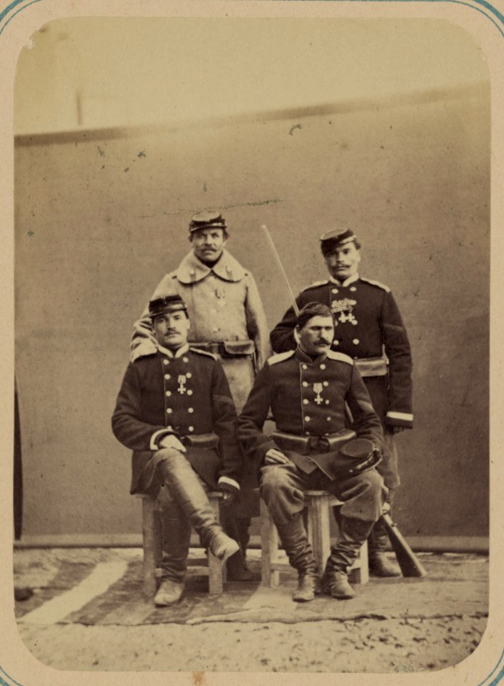 Georgievskie kavalery imieiushchie znaki otlichiia voennago ordena. Za vziatie ukr. Iany-Kurgan 5-go Iiunia 1867 goda. 5-go Turk. Lin. Batal. unt.-of. Mukhin, Koshkin, Bagriakov i Nalimov LCCN2007678492