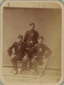 Georgievskie kavalery imieiushchie znaki otlichiia voennago ordena. Za vziatie ukriep. Kitab 13-go Avgusta 1870 goda. 1-i Turk. Art. Br. kon. Denisov, kon. Evsieev, i feierv. Khariamov LCCN2007680328