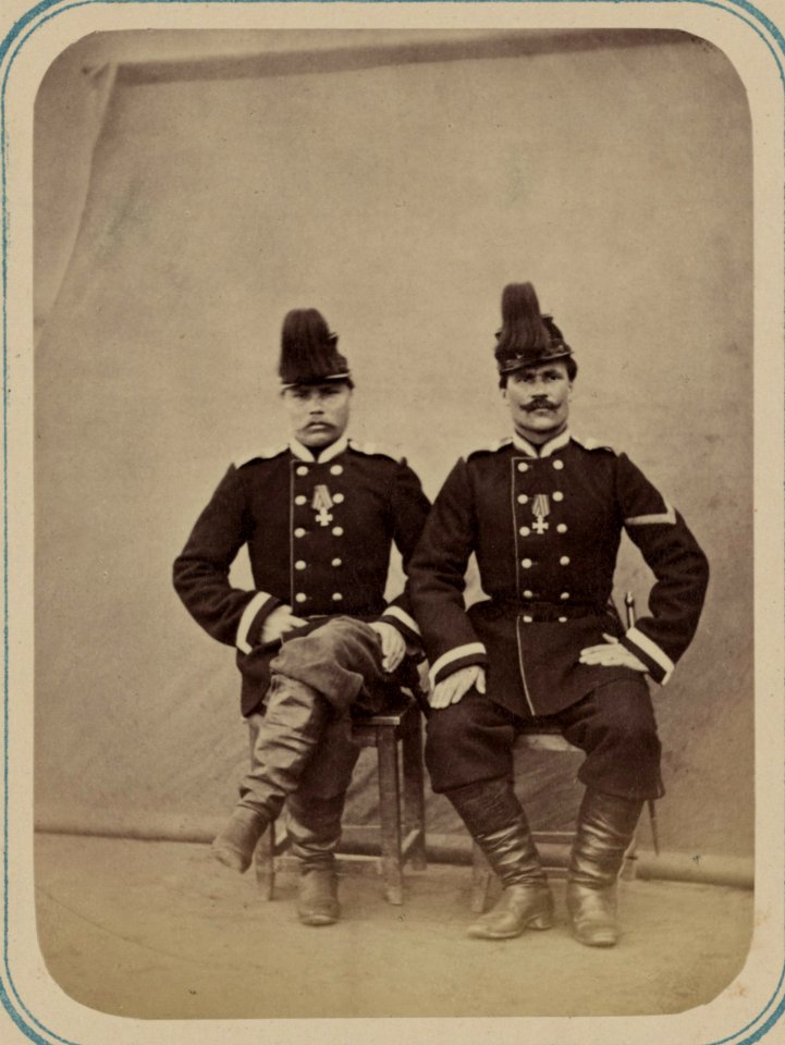 Georgievskie kavalery imieiushchie znaki otlichiia voennago ordena. Za vziatie ukriepleniia Ura-Tiube 2-go Oktiabria 1866 g. 7-go Turk. Lin. Batal. unt.-of Kaznacheev i Ivanov LCCN2007678468
