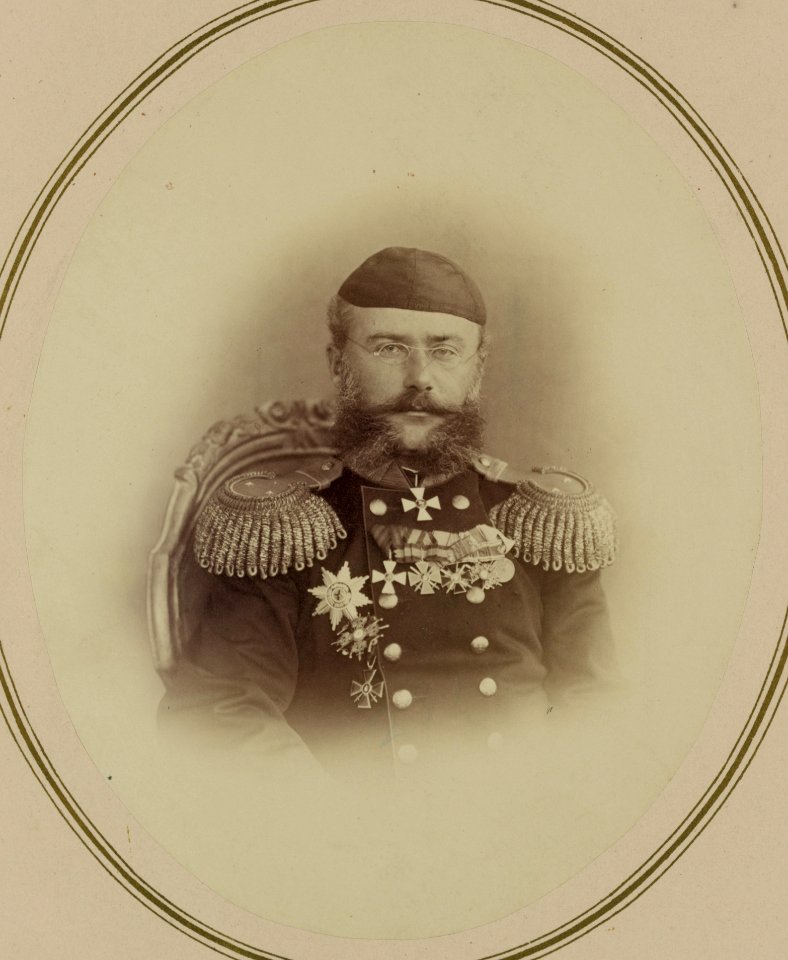 Georgievskie kavalery ordena 3i stepeni. Nachal'nik zaravshanskago okruga general-maior A. K. Abramov LCCN2007678340