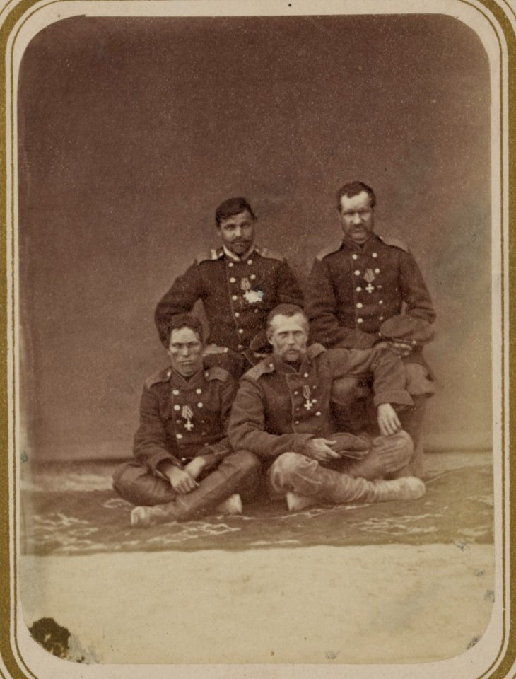 Georgievskie kavalery imieiushchie znaki otlichiia voennago ordena. Za vziatie gor. Khodzhenda 24-go Maia 1866 g. 3-go Turk. Lin. Bat. unt.-of. Buldakov, riad. Ryzhikh, Larionov, LCCN2007678441