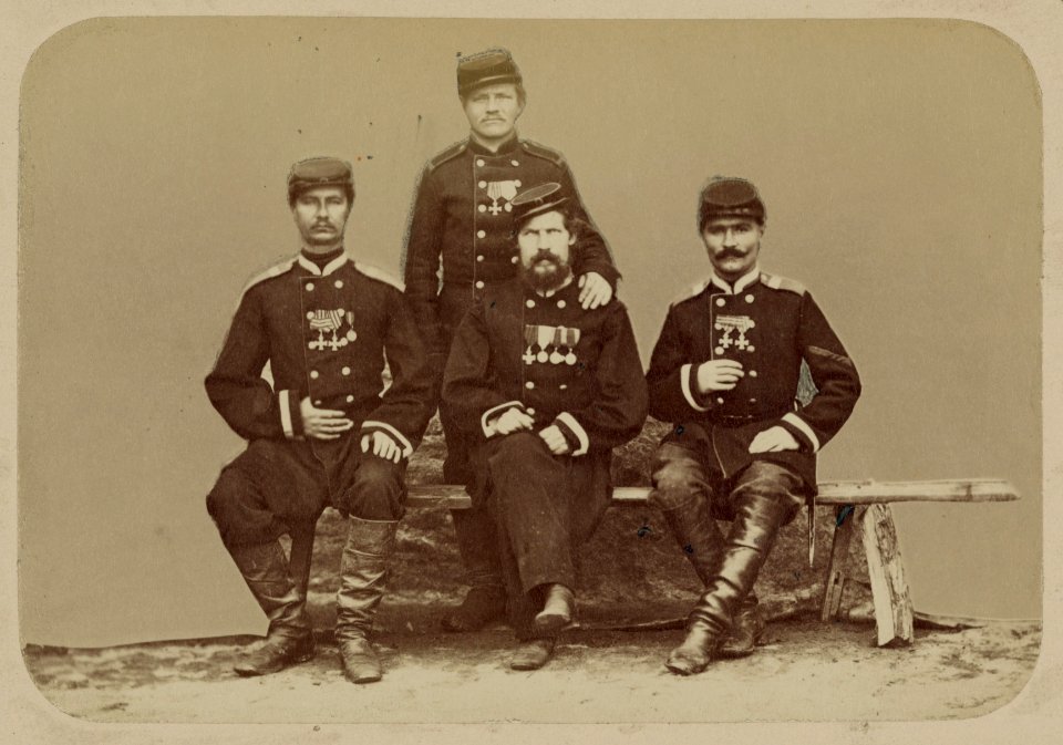 Georgievskie kavalery imieiushchie znaki otlichiia voennago ordena. Za vziatie ukr. Ura-Tiube 2-go Oktiabria 1866 g. Bezsr. Islent'ev, 4-go Tur. (sic) Lin. Batal. riad. Ivanov, bezsr. LCCN2007678483
