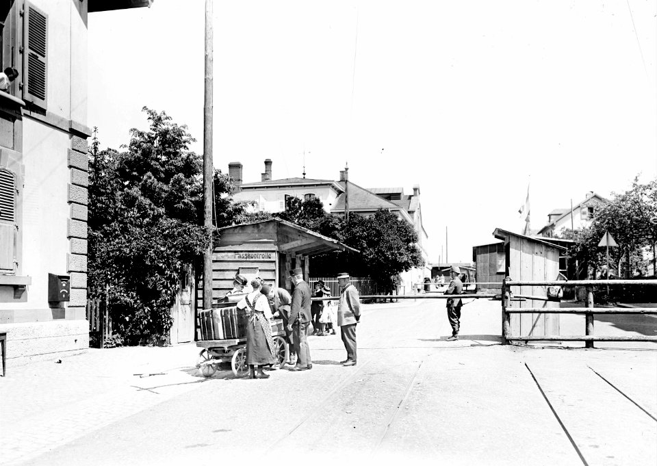Gepäckdurchsuchung am Grenzübergang - CH-BAR - 3239636