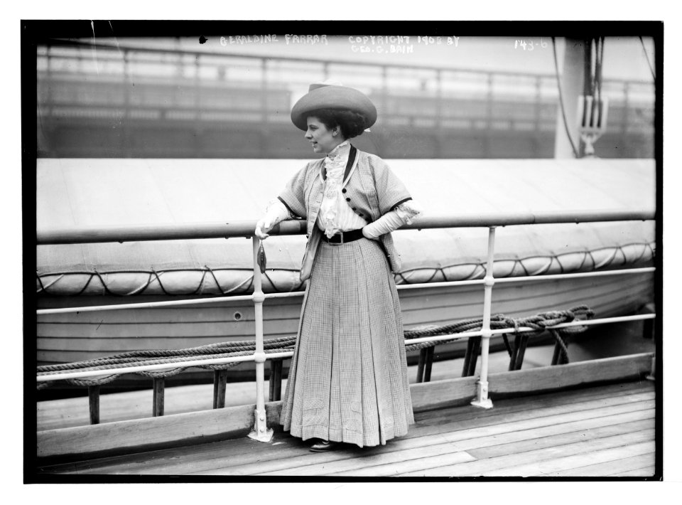 Geraldine Farrar, on ship LCCN2014680838