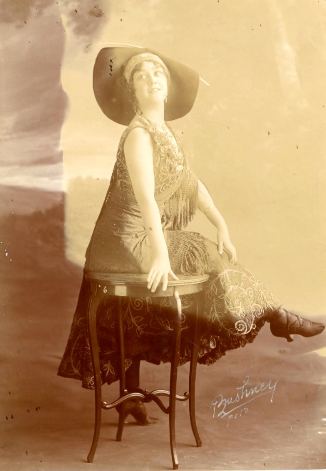 Geraldine Malone, stage actress (SAYRE 6214)
