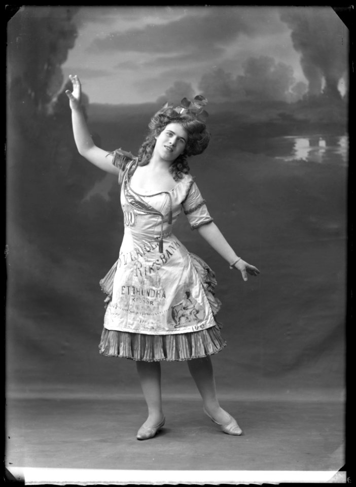 Georgina Nilsson, dancer, in unknown performance - SMV - GN016