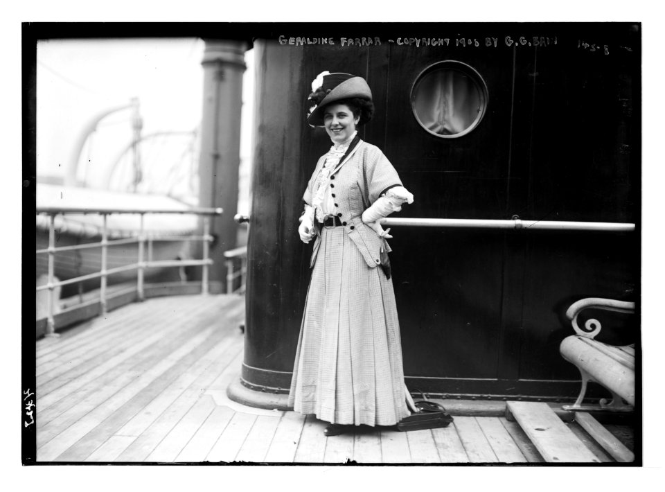 Geraldine Farrar, on ship LCCN2014680840