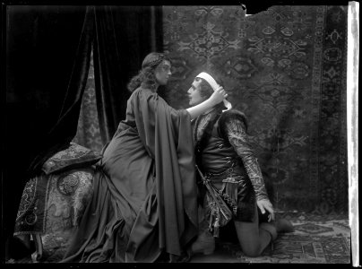 Gerda Lundequist as Monna Vanna and Anders de Wahl as Prinzivalle in Monna Vanna at Svenska teatern 1903 - SMV - SvT001