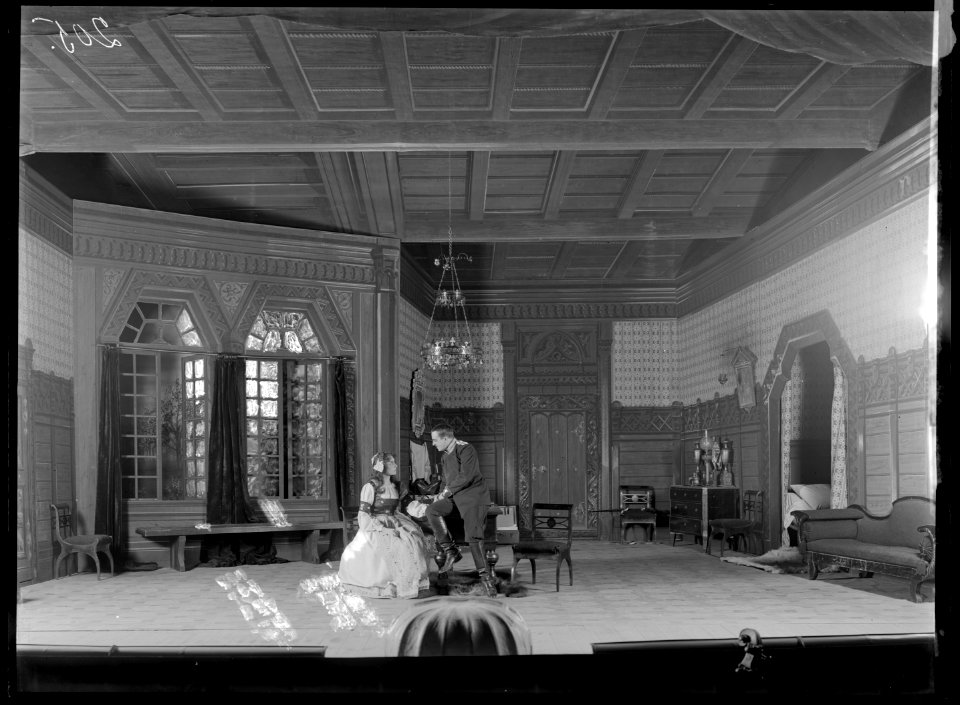 Gerda Lundequist as Katinka and Gunnar Klintberg as Dimitri in Uppståndelse at Svenska teatern 1905 - SMV - SvT003