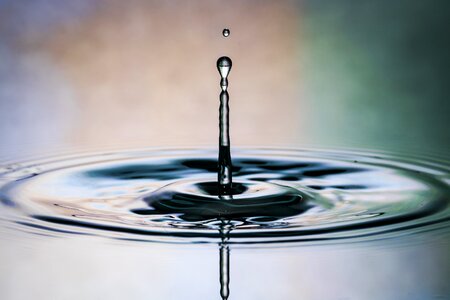 Liquid drop of water hochspringender high drop
