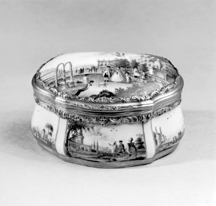 German - Cartouche-Shaped Snuffbox Depicting Views of Towns - Walters 482048
