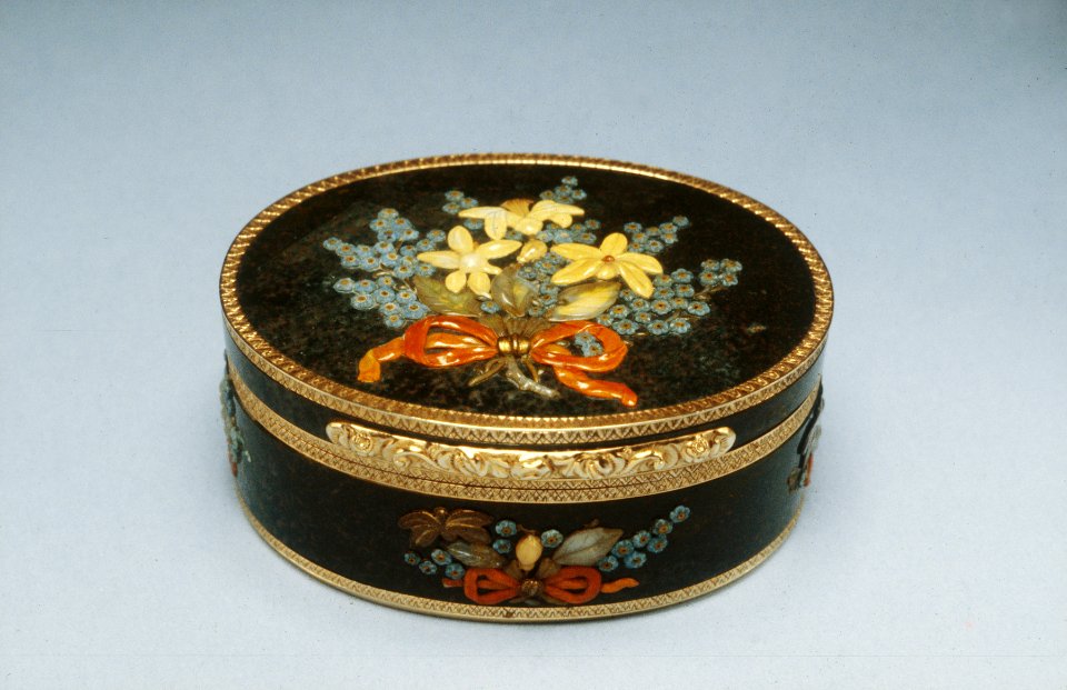 German - Snuffbox with Floral Decoration - Walters 5748