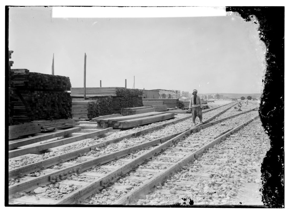 German Baghdad Railway, 190 . Building temporary bridge over the Euphrates LOC matpc.04663