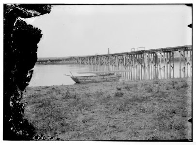 German Baghdad Railway, 190 . Wooden railroad bridge over Euphrates River with part of train at left LOC matpc.04668