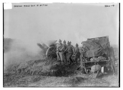 German field gun in action LCCN2014698339