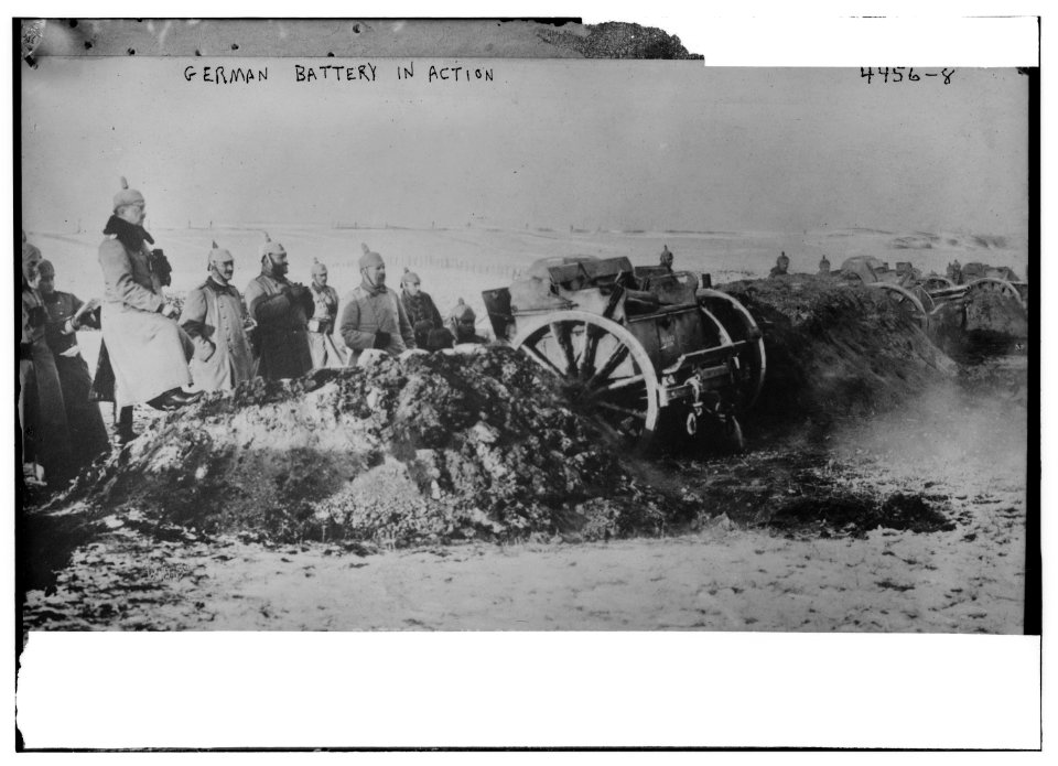 German battery in action LCCN2014706167