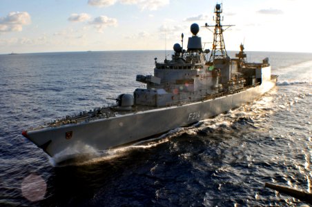 German frigate Lübeck (F214) underway in the Atlantic Ocean on 25 April 2009 (090425-N-4124C-009)