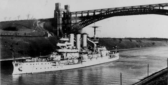 German battleship Hessen passing under the Levensau Bridge while transiting the Kiel Canal, circa 1925-1934 (NH 88049)