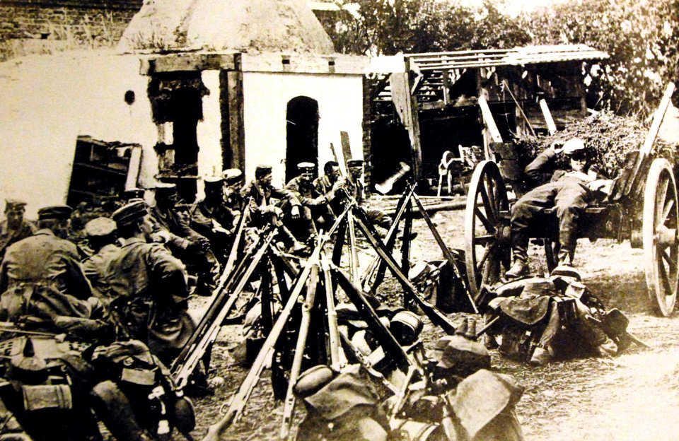 German infantry outside ruined Belgian farm house, September 9, 1914 (29766600872)