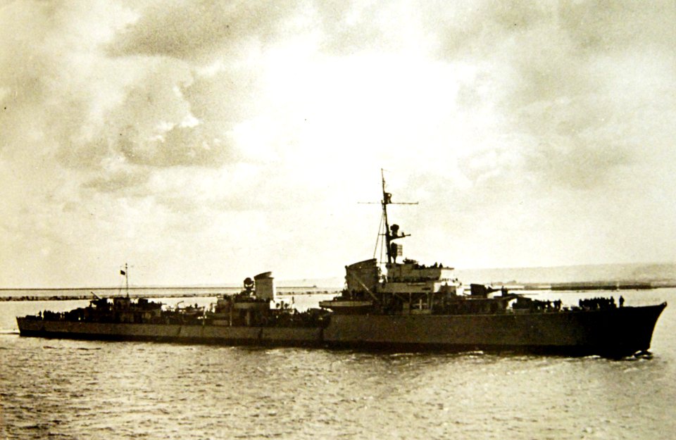 German destroyer runs into a French port, WWII (35915200725)
