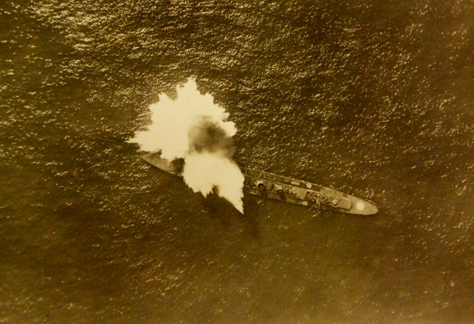 German light cruiser SMS Frankfurt during bombing test, starboard bow explosion,1921 (20607611500)