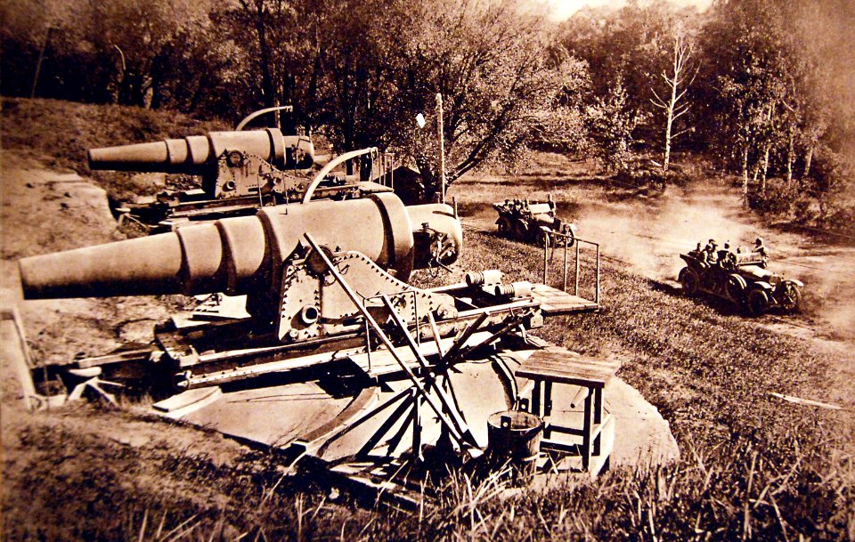 German emperor and entourage visit the heavy fortifications of Dünamünde, Latvia (29411742035)