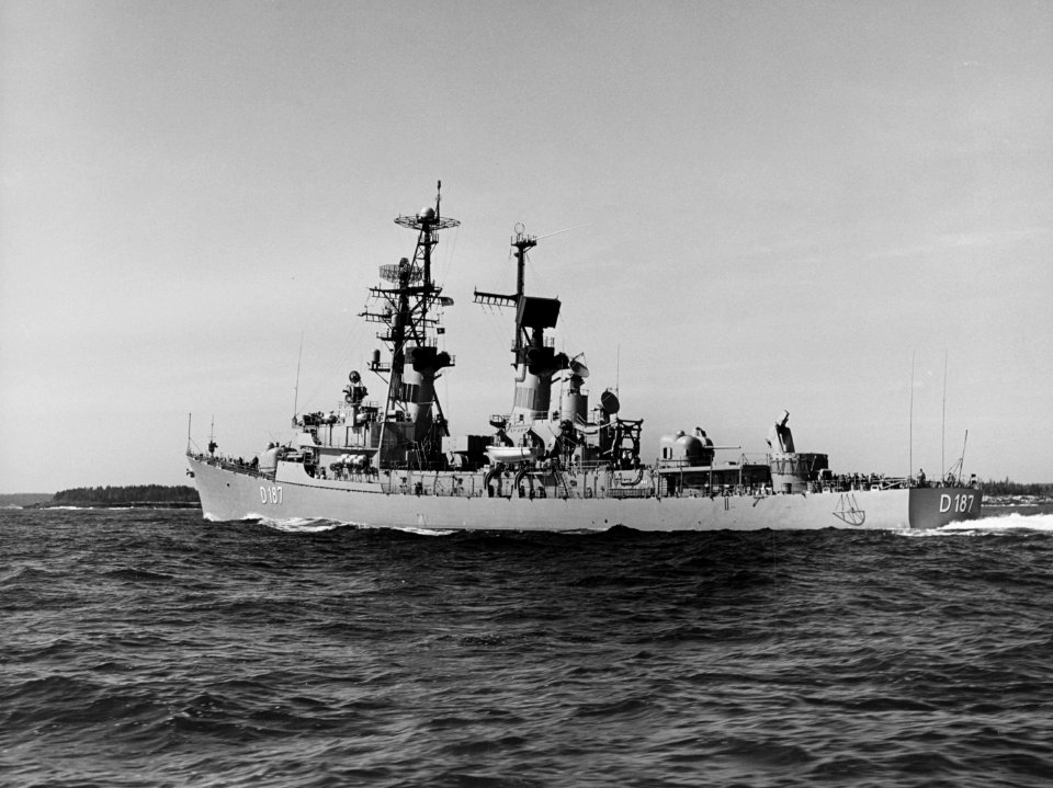 German destroyer Rommel (D187) underway off Bath, Maine (USA), on 1 April 1970