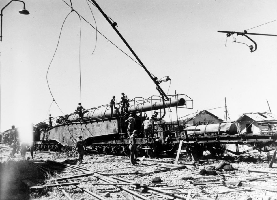German Krupp K5 280mm railway gun at Civitavecchia, Italy, on 9 June 1944 (80-G-254561)