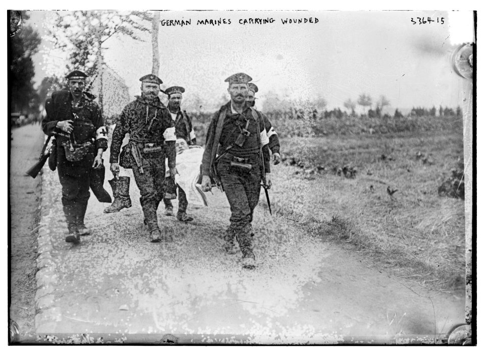 German Marines Carrying Wounded LCCN2014698112