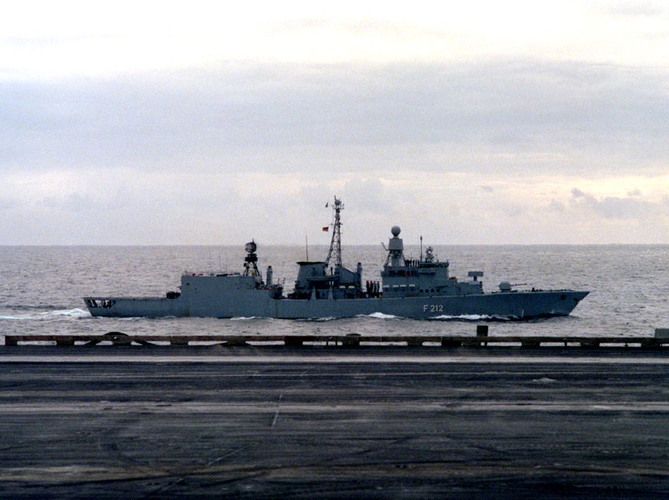 German frigate Karlsruhe (F212) underway in September 1988