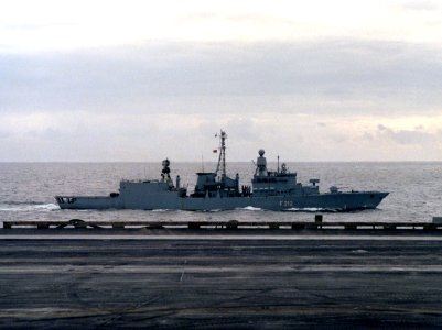 German frigate Karlsruhe (F212) underway in September 1988